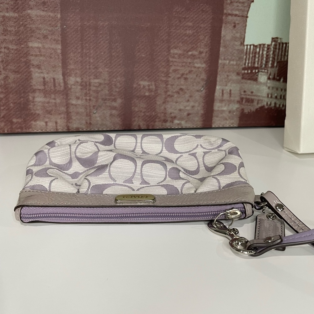 Coach Y2K lilac signature wristlet - Picture 7 of 13